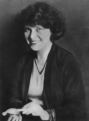 Zora Petrović 
Slika preuzeta sa linka: https://www.avantartmagazin.com/format-proleca-zora-petrovic-1894-1962/
